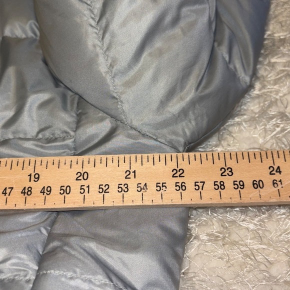 Nike Asymmetrical Silver Puffer Jacket Sz Large - Picture 8 of 10